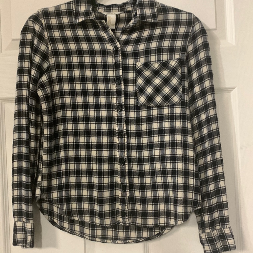 Sz. Small Black & Off White Flannel